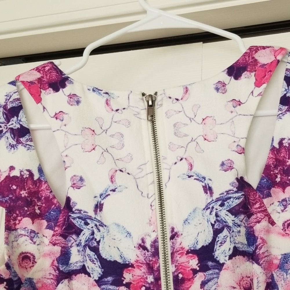 NWOT Xenia Dress - Picture 3 of 6
